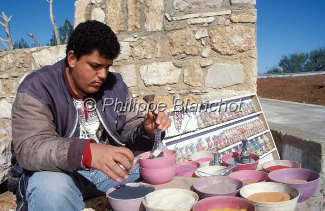 jordanie 22.JPG - Flacons de sable coloréMont Nebo, Jordanie